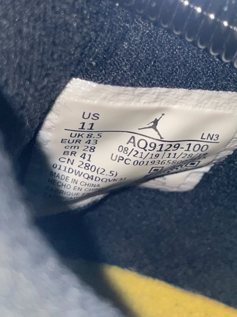 Rare Authentic Air Jordan 4 Retro Rasta (COMES WITH SHOE KEYCHAIN)!